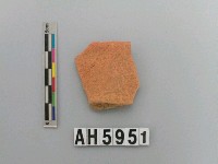 藏品(紅色夾砂素面陶)的圖片